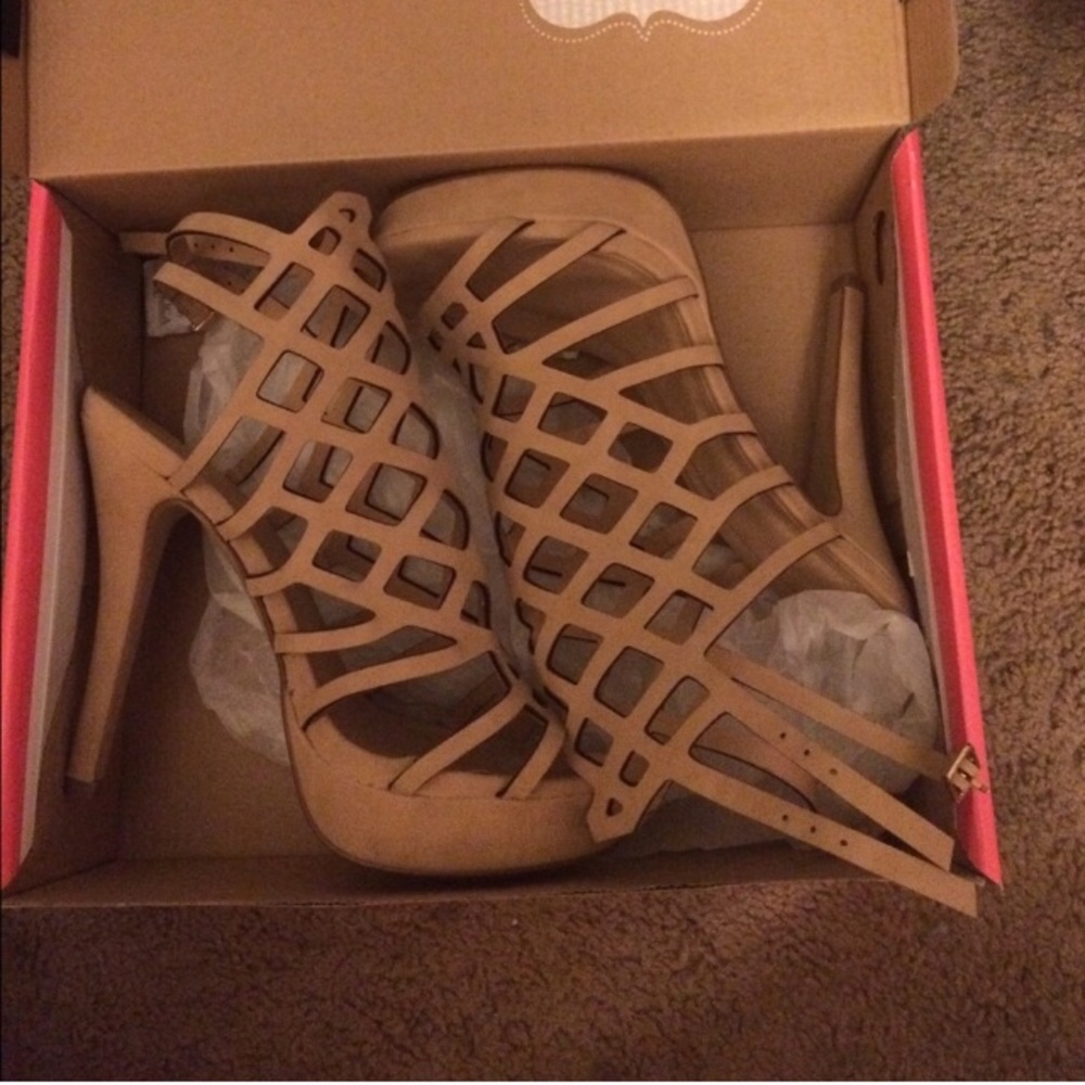 NEVER WORN CHARLOTTE RUSSE HEELS